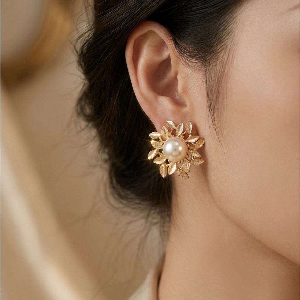Vintage Coro Gold-Tone Clip-On Earrings ✨